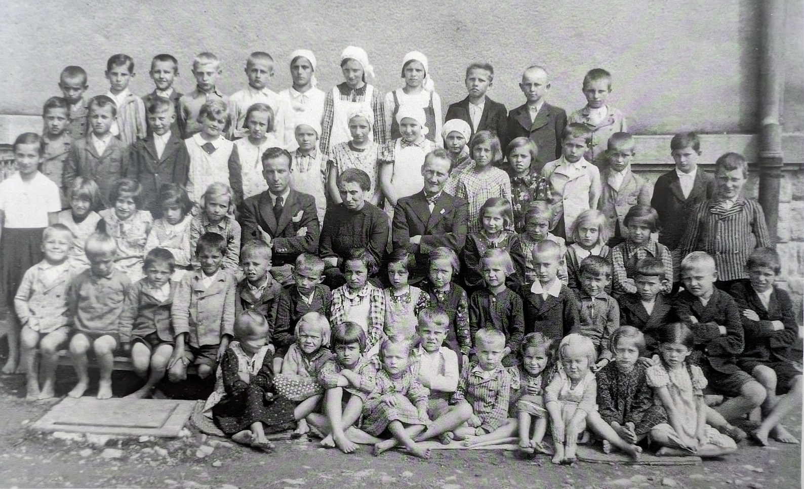 The school in Střítež at the end of the school year 1937